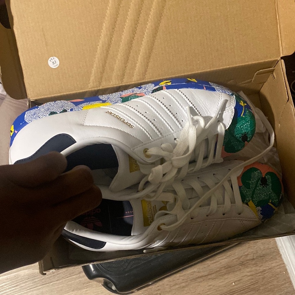 Superstar shell toe adidas